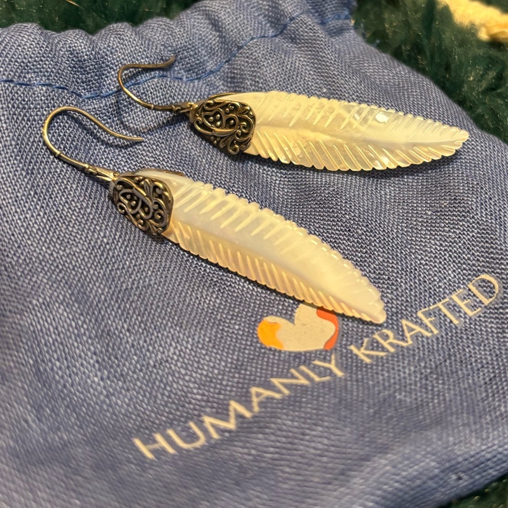 Humanly Krafted 21.85 Cts Mother of Pearl Earring in 925